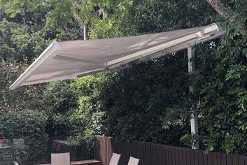 Self Supported Retractable Awning