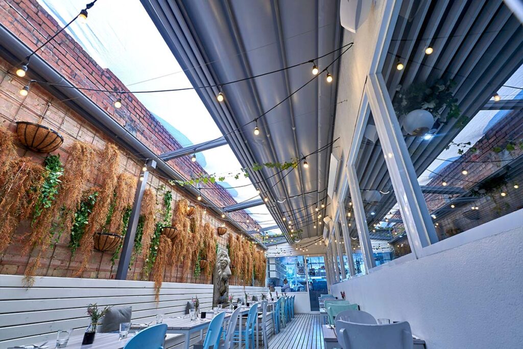 Retractable roof for outdoor restaurant