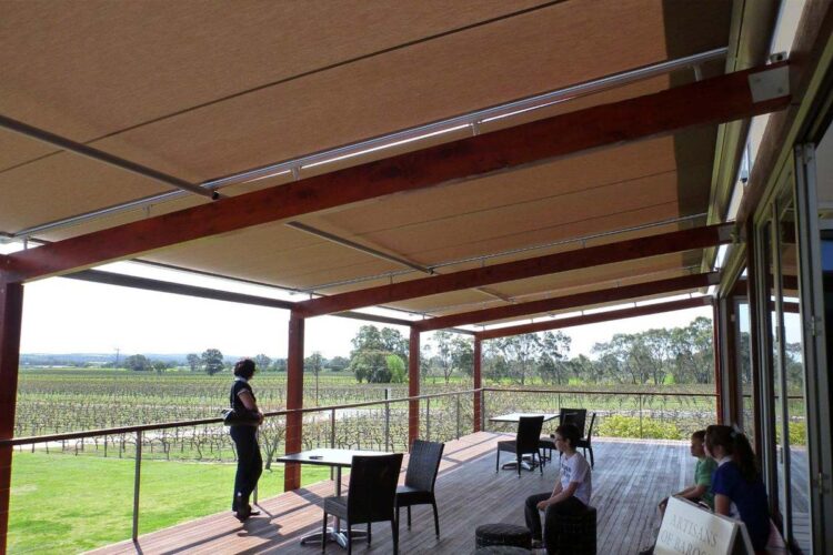 Retractable sunroof for commercial venue